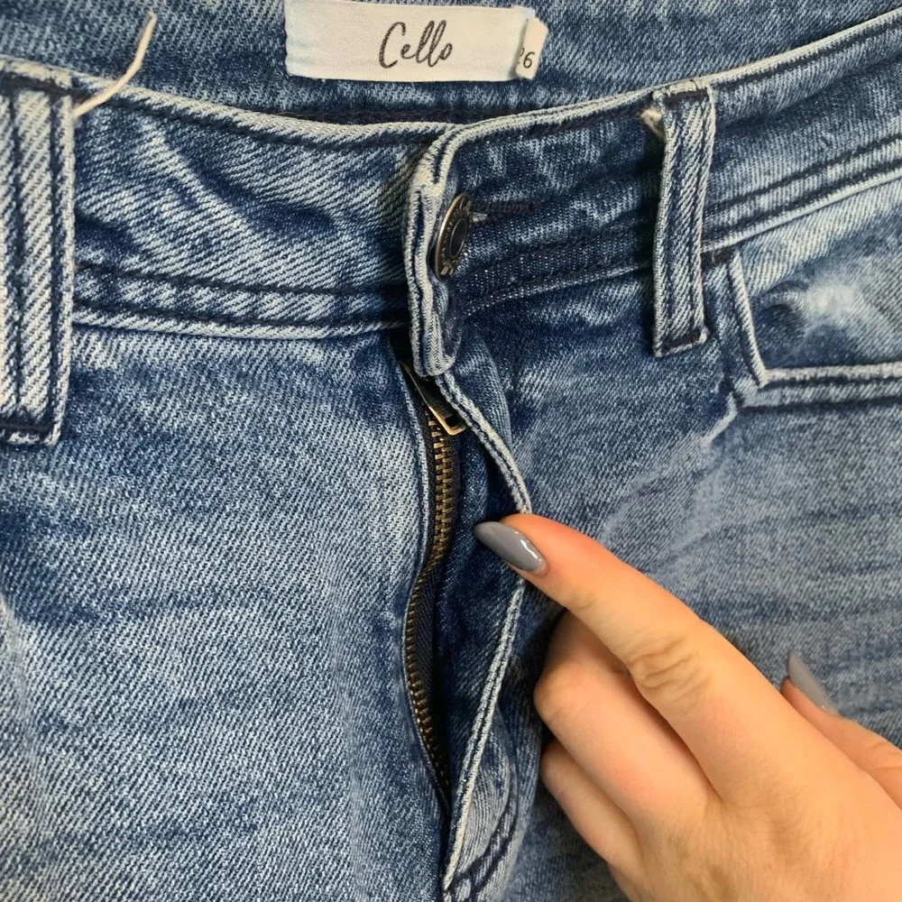 Cello Distressed Skinny Jeans Size 3/26 Blue Zip Button Closure Casual Cotton - Picture 5 of 15